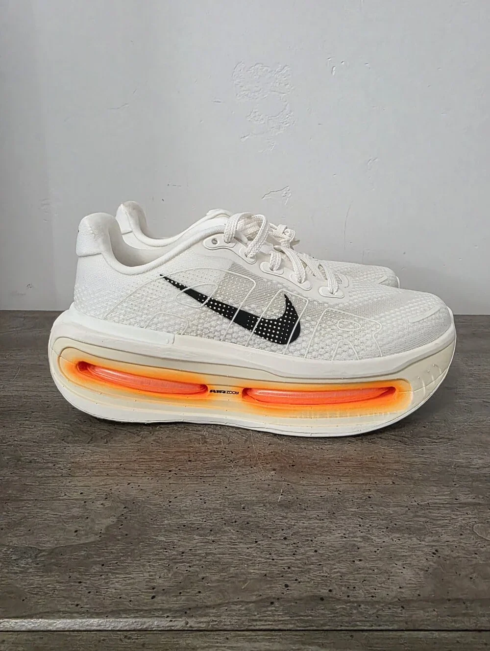 Nike Men's Vomero Premium Running Shoes in Sail/Coconut Milk/Orange Size 5